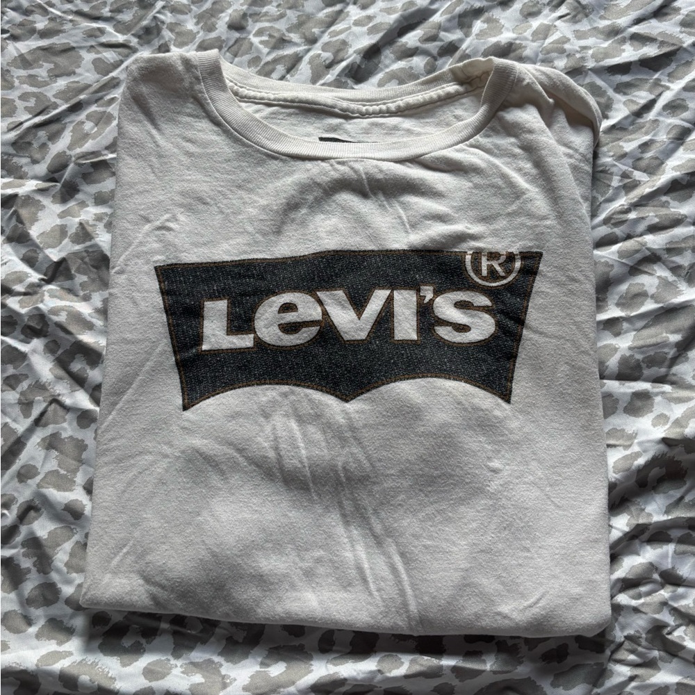 Levi’s tee